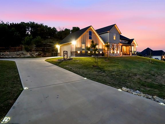 4th image of 1024 Tex Ln