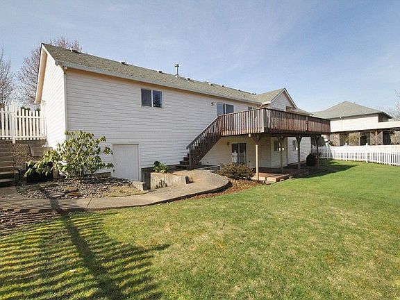 4th image of 754 NW Thomas Ct