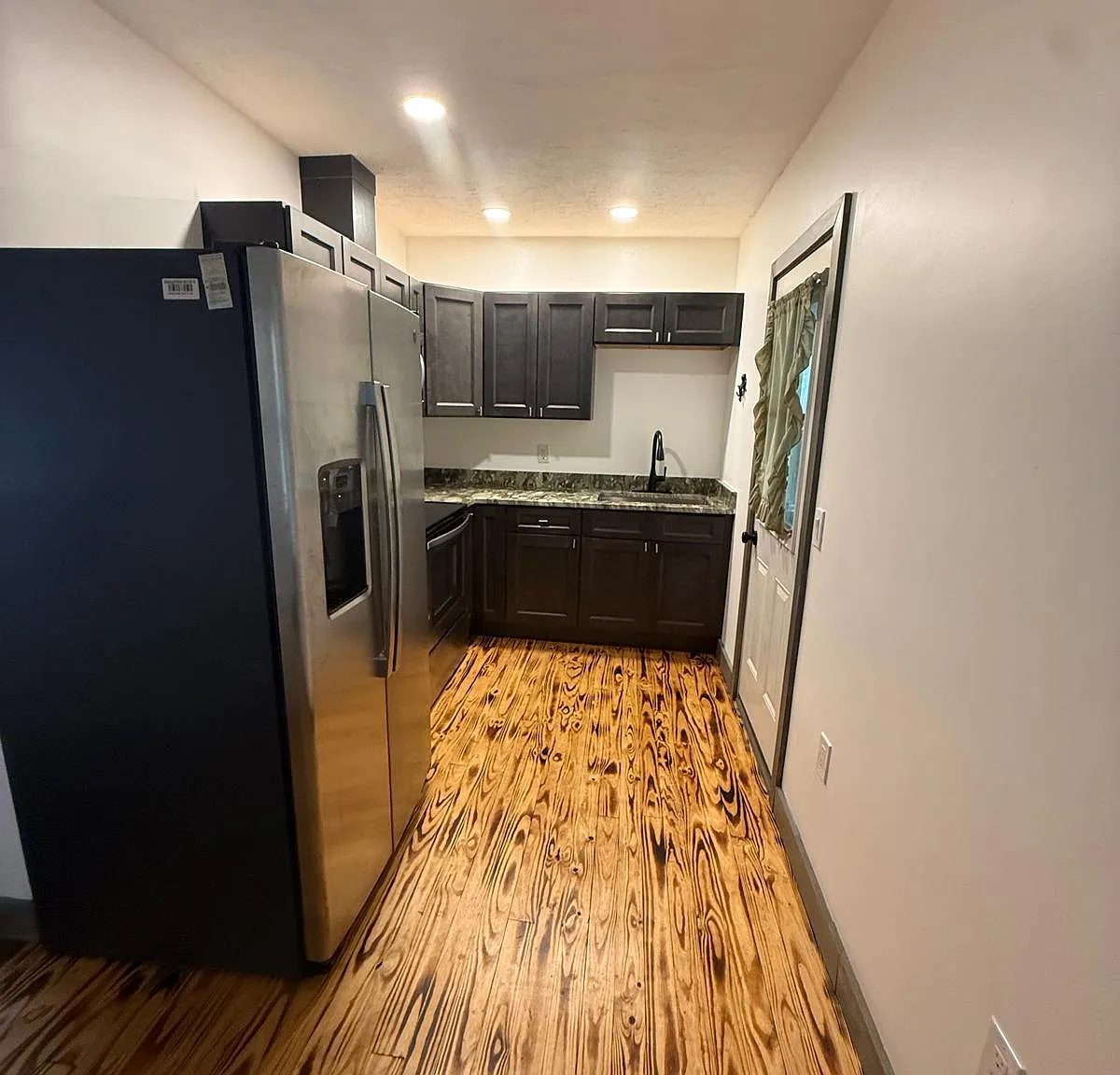 2 bed, 750 sqft, $1,875 — Photo 3