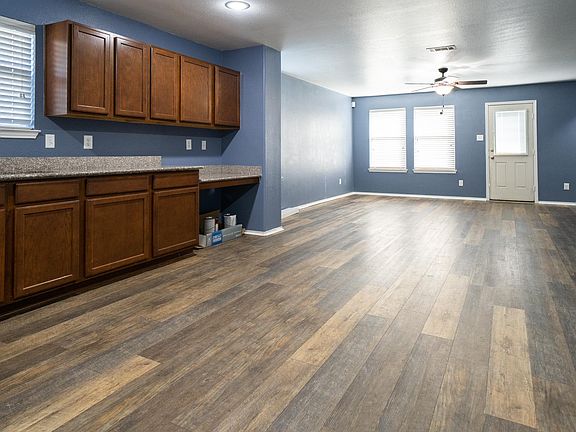 3rd image of 27 Daisy Dr