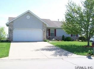 921 Copper Rdg, Maryville, IL 62062