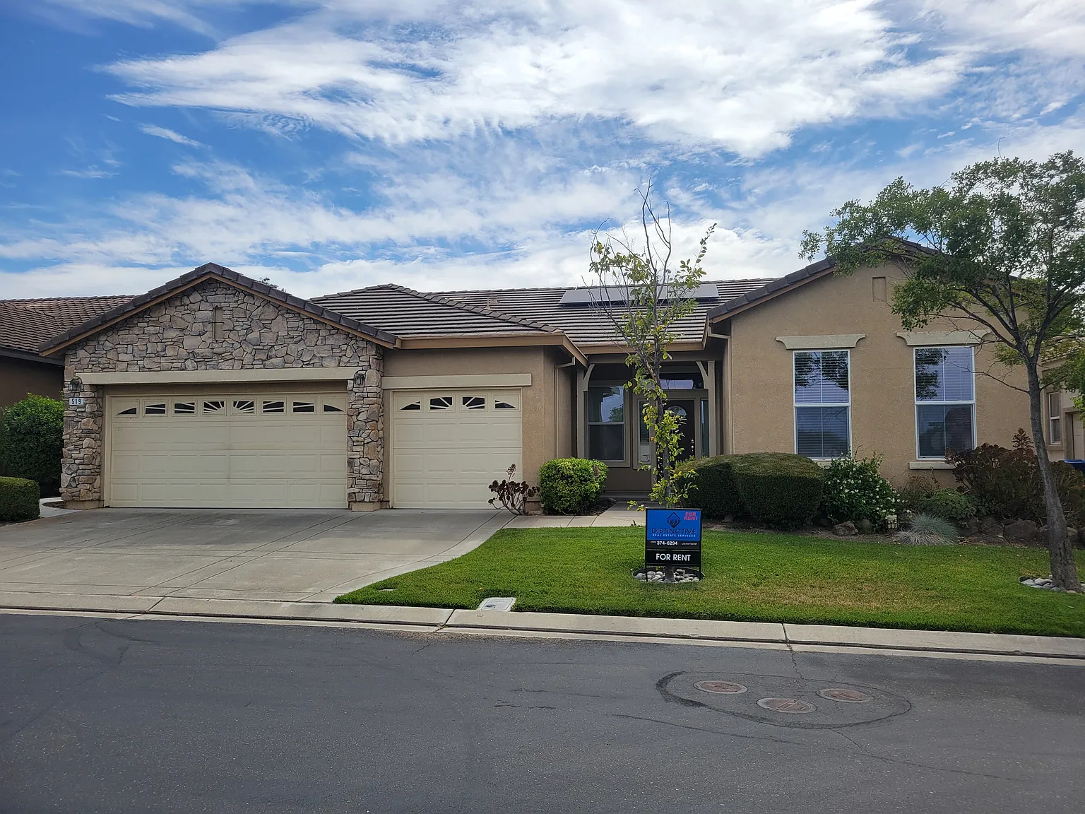2 bed, 2.5 bath, 1880 sqft, $2,700 — Photo 1