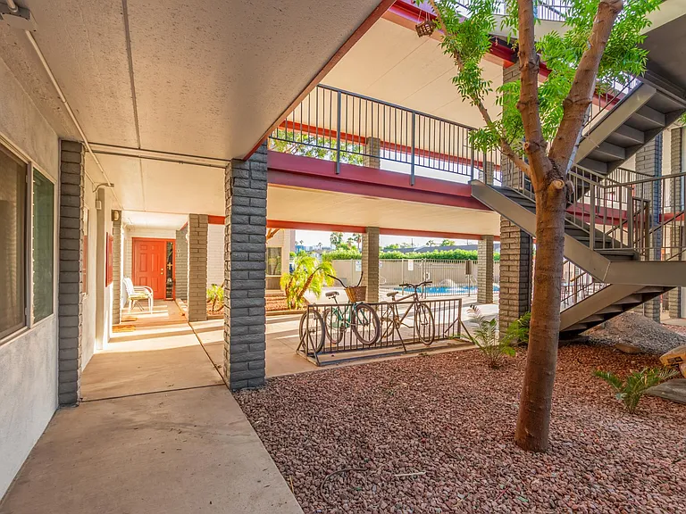 1835 E Don Carlos Ave — Photo 16