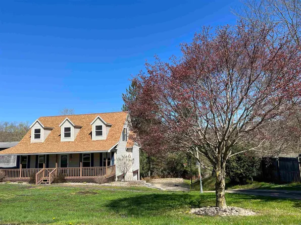 42 Edmond St, West Union, WV 26456