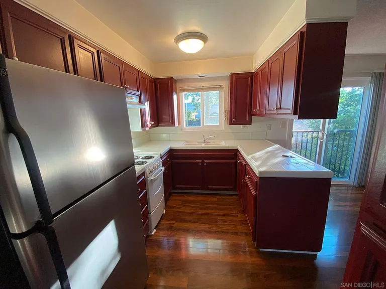 253 N Cedar St — Photo 10