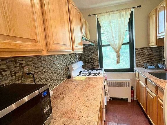 3rd image of 70-55 Park Ln #2