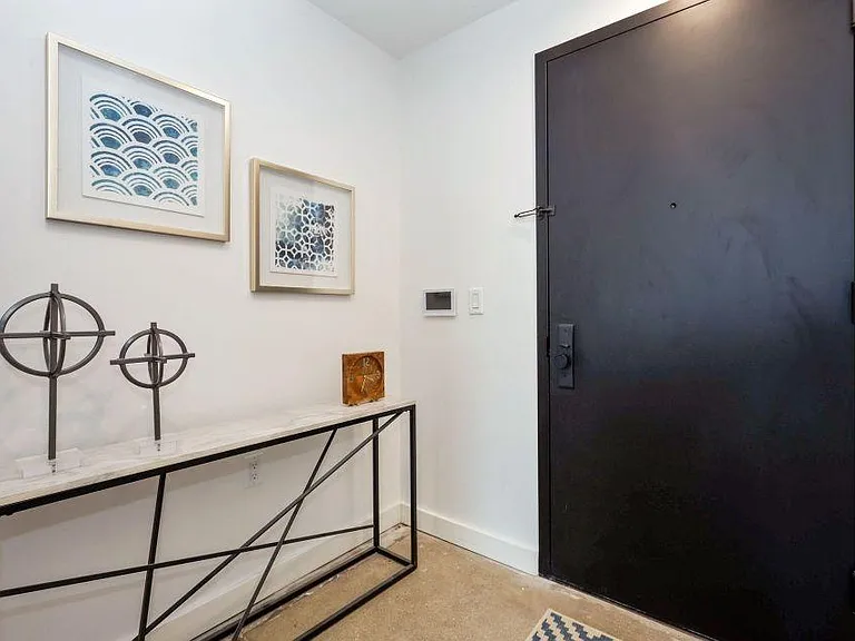 880 Bergen Ave — Photo 17