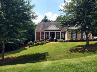 102 Waters Edge Ln, Jackson, GA 30233