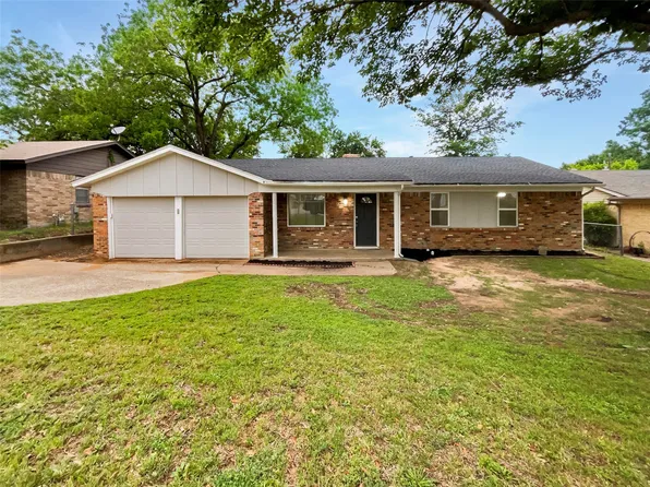320 Arthur Dr, Kennedale, TX 76060
