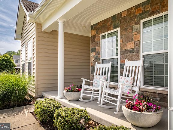 3rd image of 29135 Finch Ln