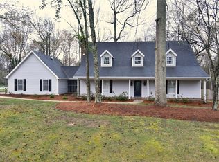 1136 Kingswood Dr, Kernersville, NC 27284