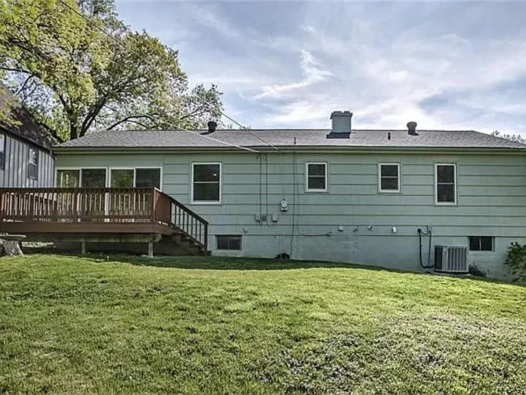 8910 Belleview Ave — Photo 38