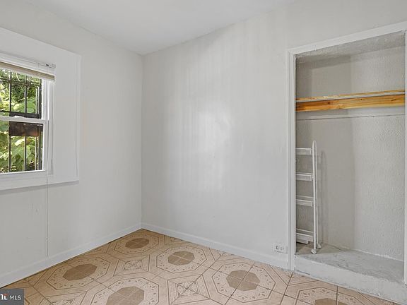 4th image of 4829 Greenway Ave #2