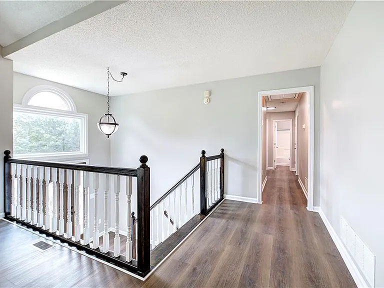 23 Vintage Ct SW — Photo 4