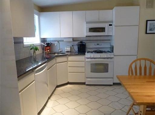 4th image of 52 Brentwood Cir