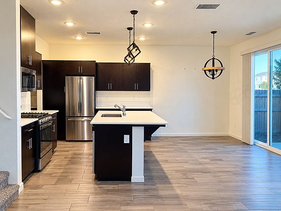 3rd image of 2045 N Perry Ln