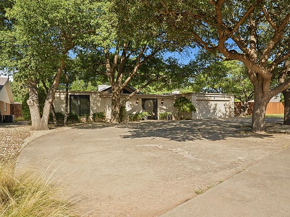 2nd image of 7710 Knoxville Dr