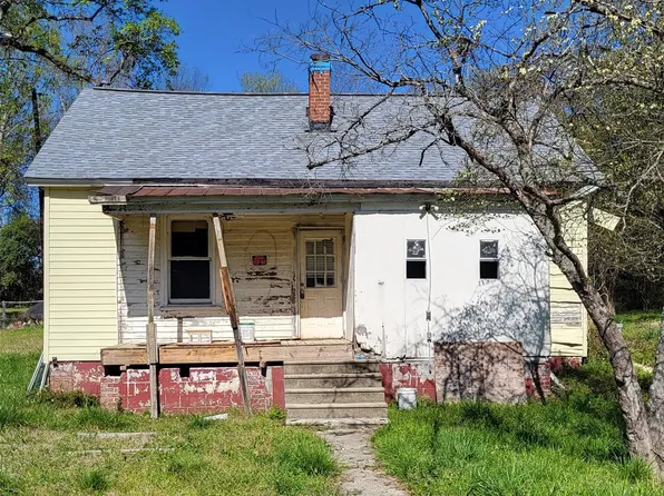 36 Pendleton St, Great Falls, SC 29055