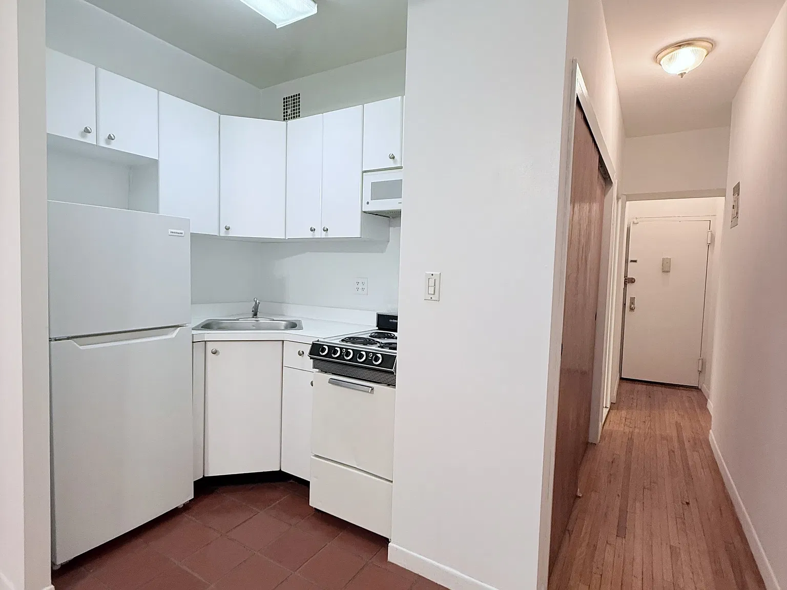 117 West 58th Street — Photo 2