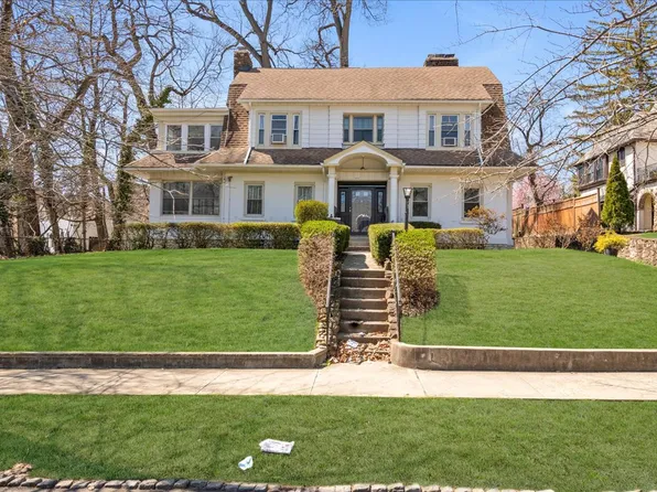 86-08 Edgerton Boulevard image 1 of 16