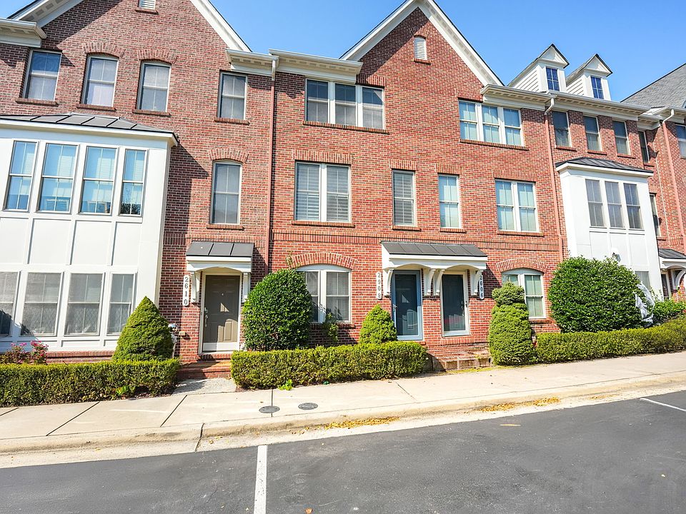1st image of 2608 S Kenmore Ct
