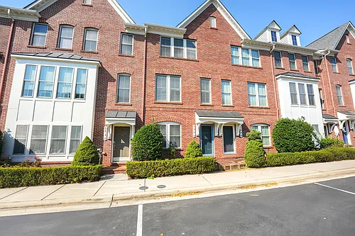 2608 S Kenmore Ct Photo 1