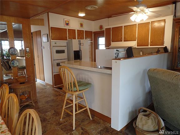 5th image of 3235 S 180th Pl #054