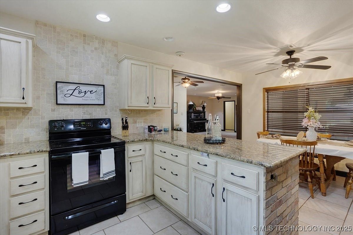 211 Meadowlark Lane, Durant OK - photo 8