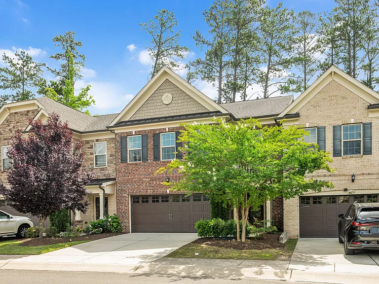 329 Castle Rock Ln — Photo 2