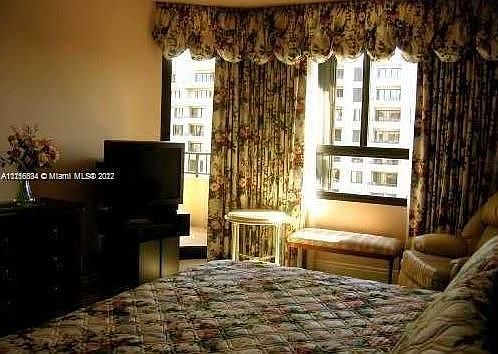 5th image of 251 Crandon Blvd APT 922