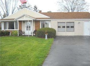 682 Upper Mountain Rd, Lewiston, NY 14092