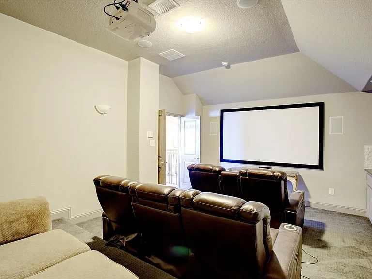 214 Heatherstone Dr — Photo 33