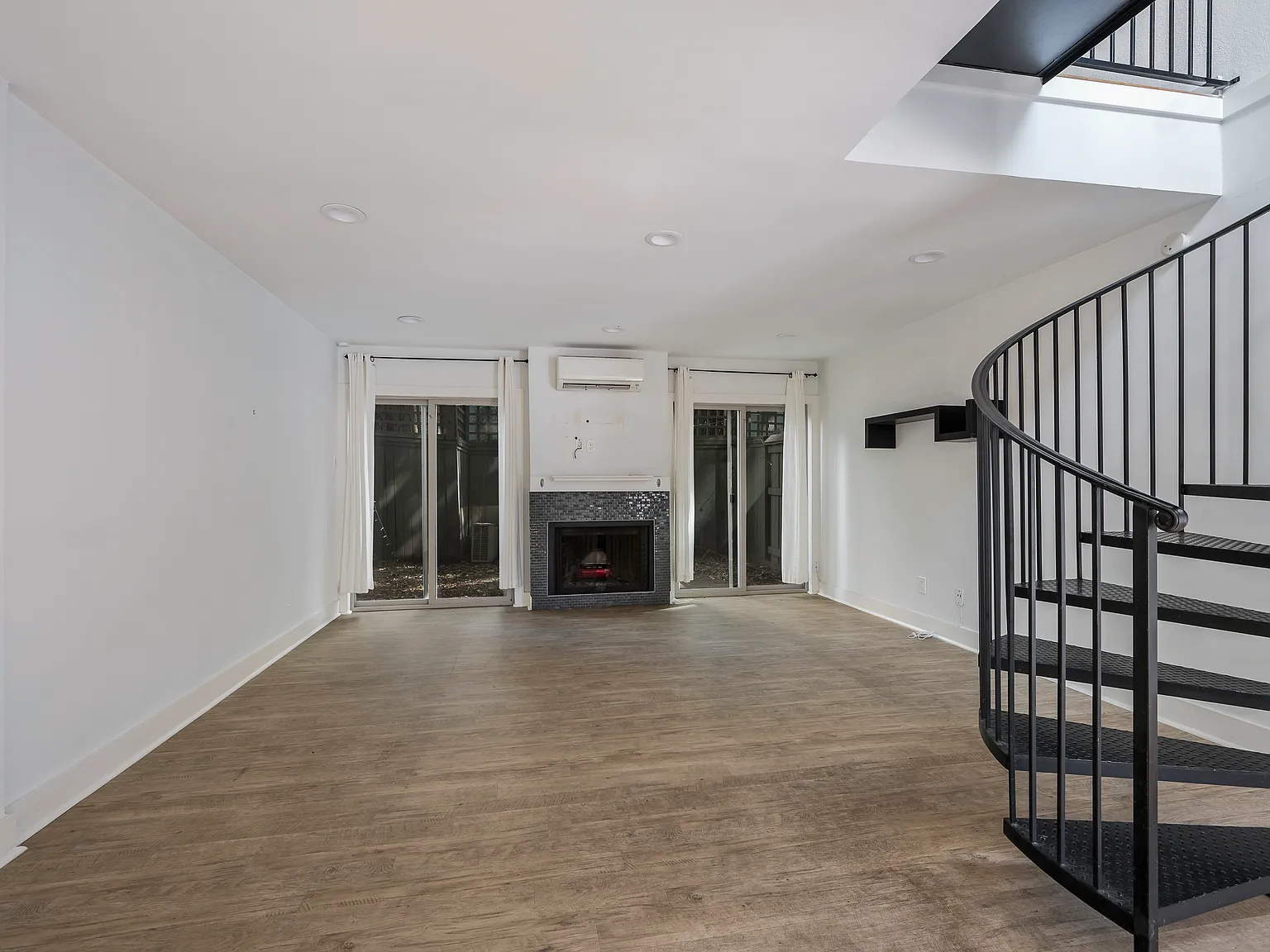 1 bed, 821 sqft, $2,200 — Photo 4