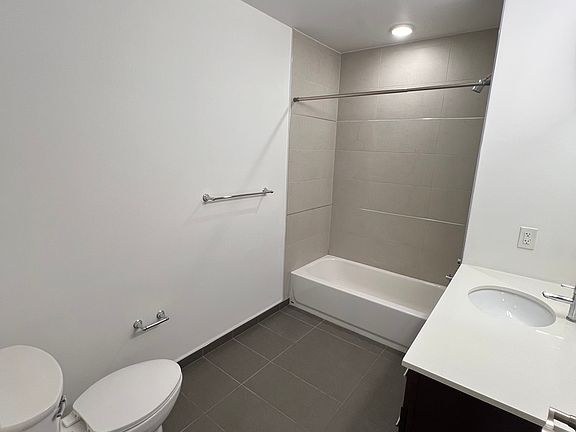 4th image of 130 37th St #11