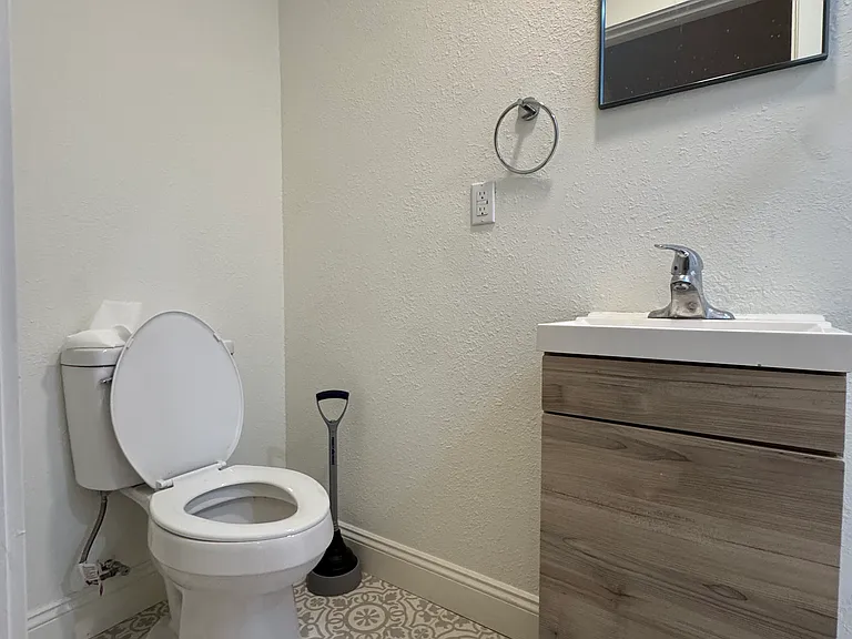 3328 Robert St — Photo 9