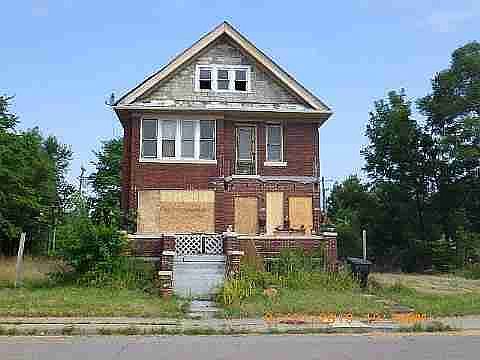 3141 E Forest