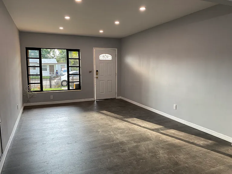 15861 NE 14th Ct — Photo 7