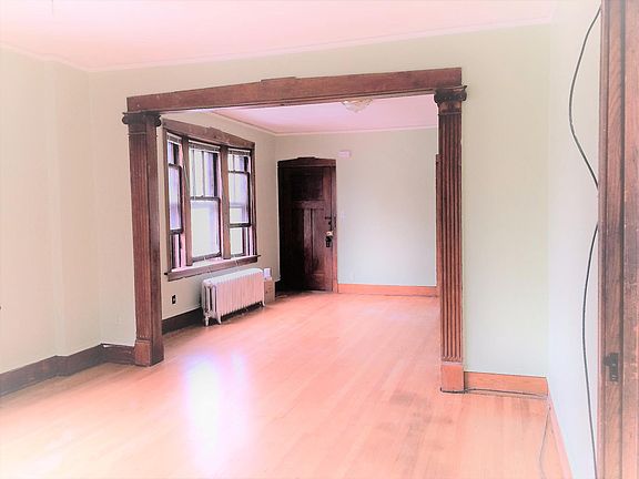 3rd image of 1453 W Belle Plaine Ave #1