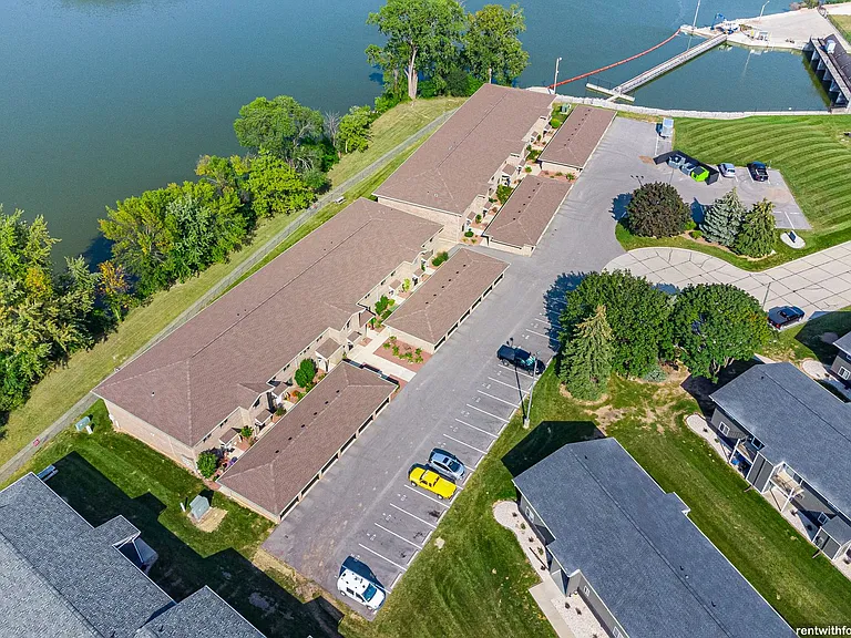 410 Fox Shores Dr — Photo 35