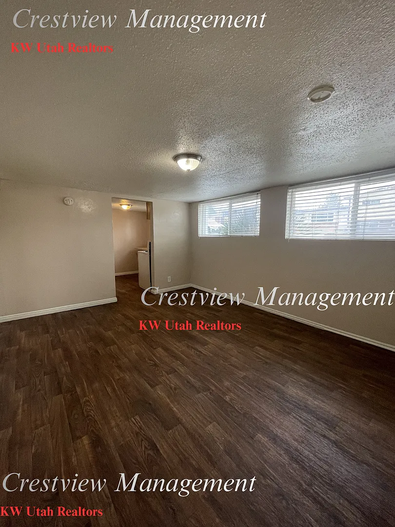 Building Photo - Lindell Fourplex