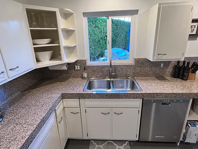 N Aurora Dr — Photo 27