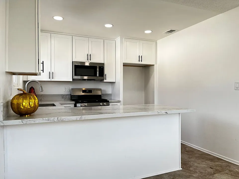 7631 Amazon Dr #4