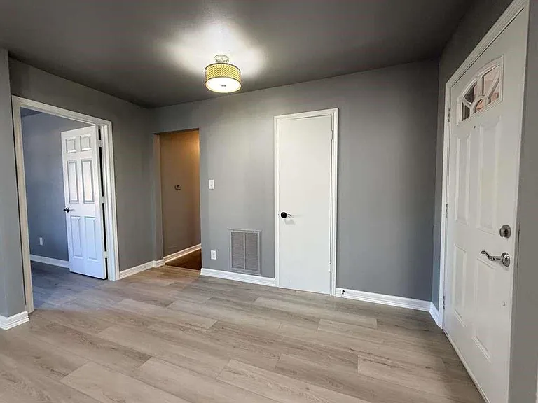 7715 Catalina Ln — Photo 5
