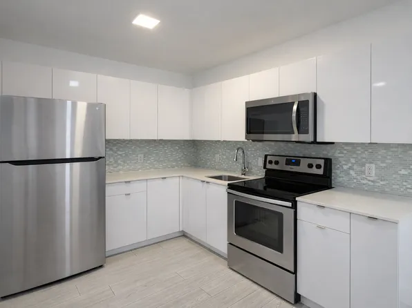 6918 Bay Dr, Miami Beach, FL 33141