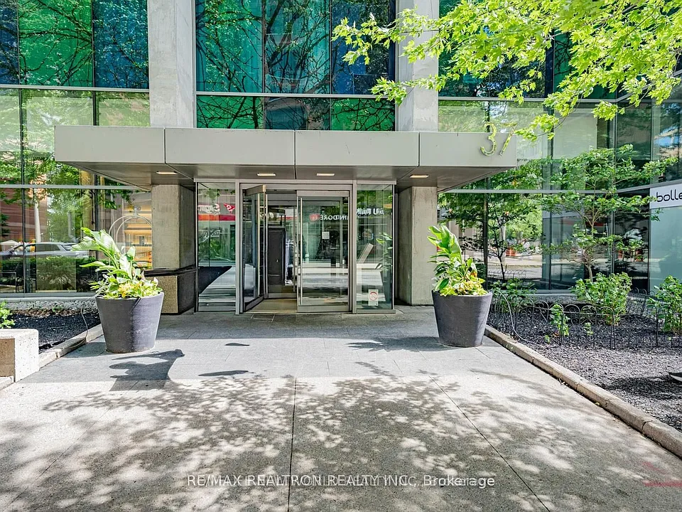 37 Grosvenor St #2002