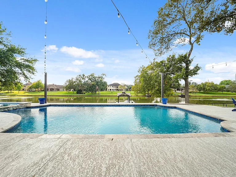 4703 Oxbow Cir W — Photo 40