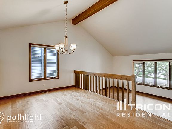 5th image of 2479 Lakeside Dr
