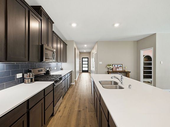 3rd image of 144 Willowbranch Dr