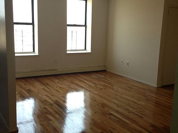 5th image of 1357 Sheridan Ave