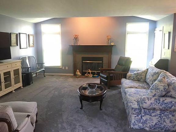 3rd image of 815 Delong St